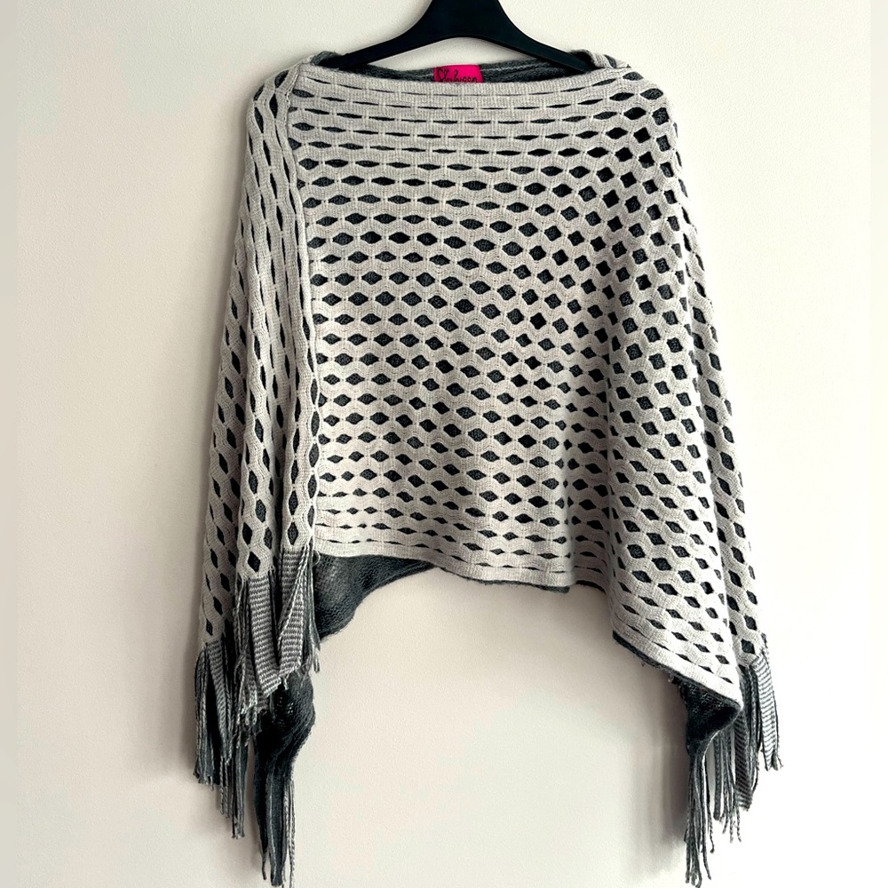 Stylish Gray Poncho with Fringe
